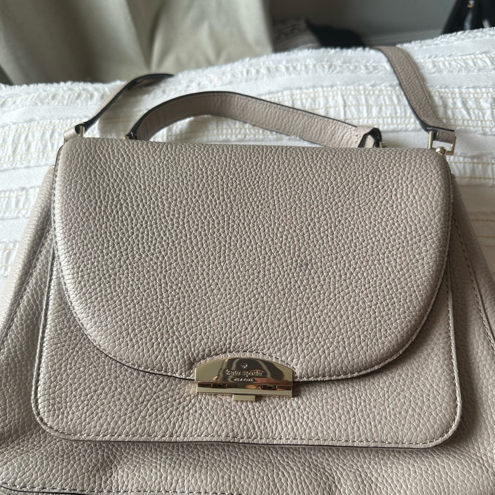 Kate spade medium bag, top handle and cross body. Pebble leather, lovely bag.